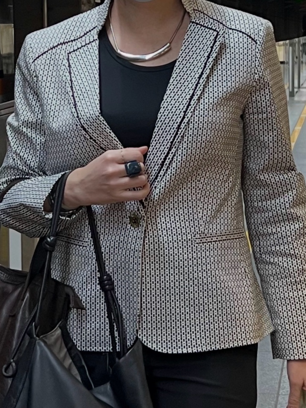 Black & White Patterned Women's Single-Button Blazer